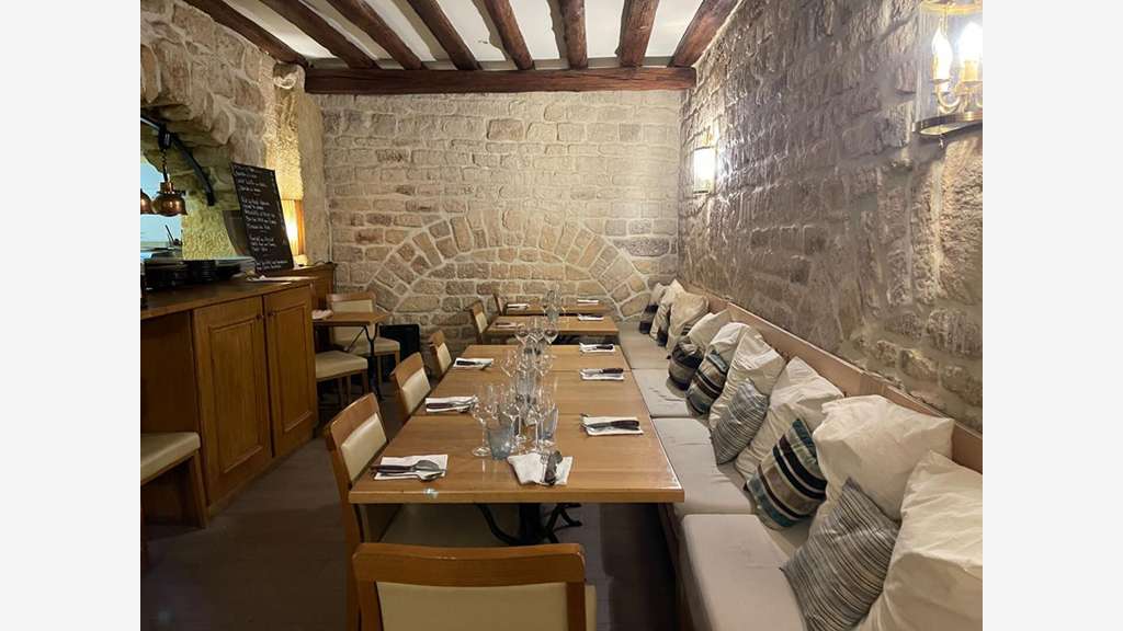 AV restaurant d'angle 100m² 50 places Paris 75013