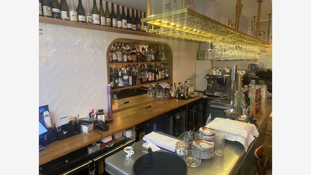 Bar brasserie  à vendre Paris 75011 quartier animé