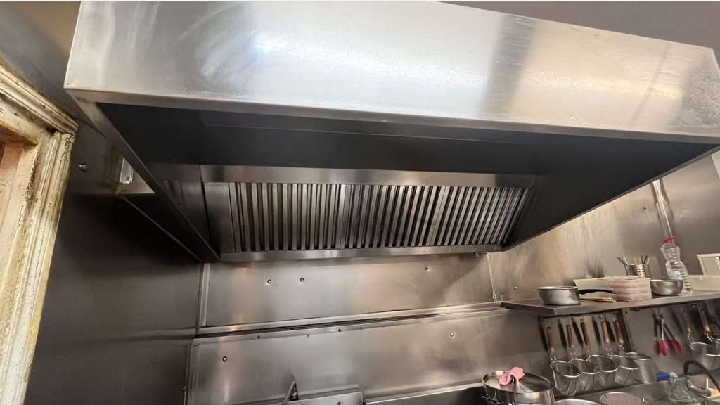 AV restaurant 75009 bail neuf faible loyer bon CA 