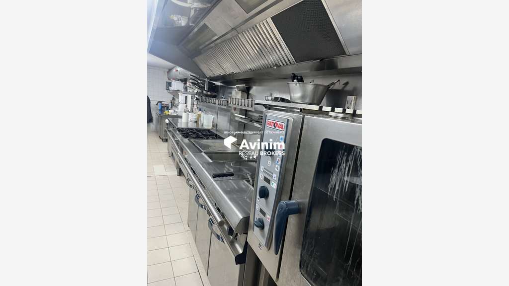 AV restaurant bistronomique avec murs à Peymeinade