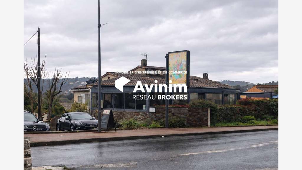 AV restaurant bistronomique avec murs à Peymeinade