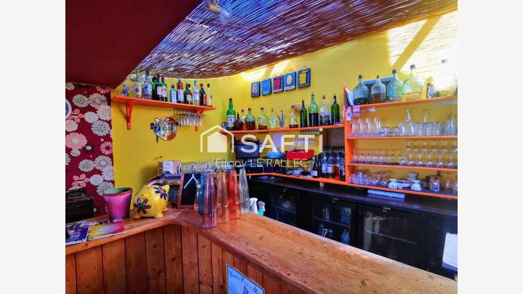 Vente restaurant les pieds dans l'eau à Plouguiel