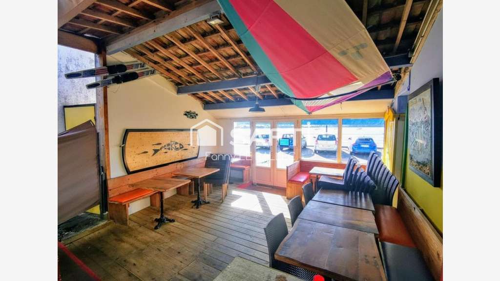 Vente restaurant les pieds dans l'eau à Plouguiel