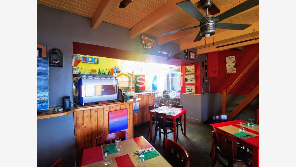 Vente restaurant les pieds dans l'eau à Plouguiel