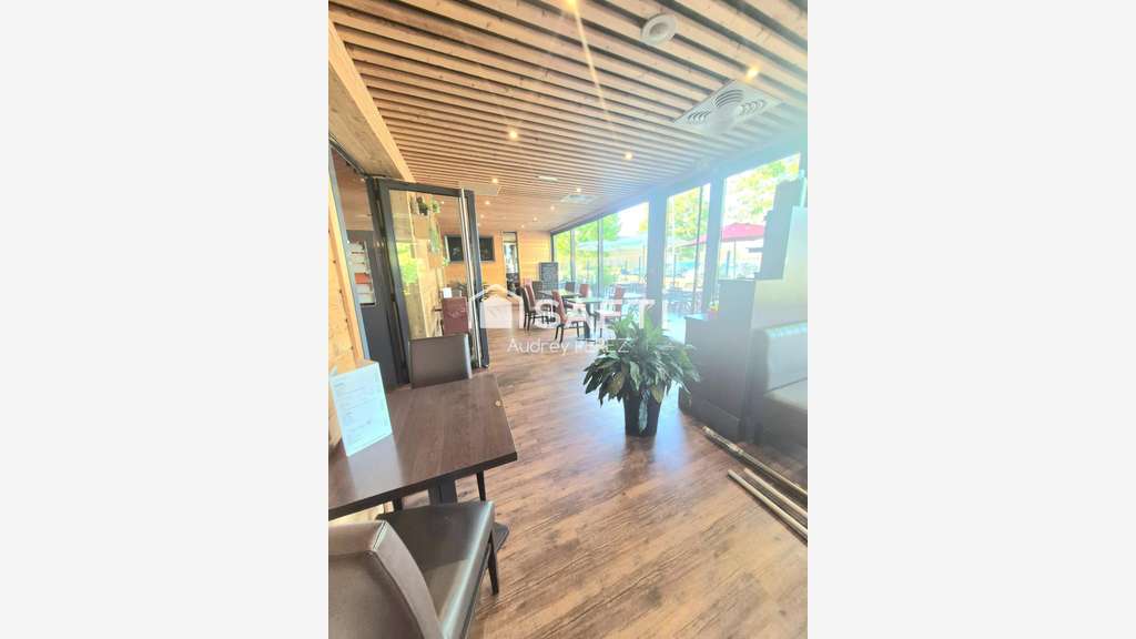 AV restaurant spacieux terrasse Pontault-Combault