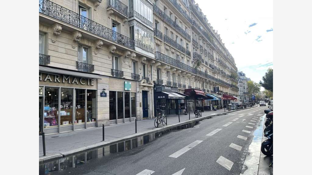 Restaurant bel emplacement, beau CA Terrasse 75005