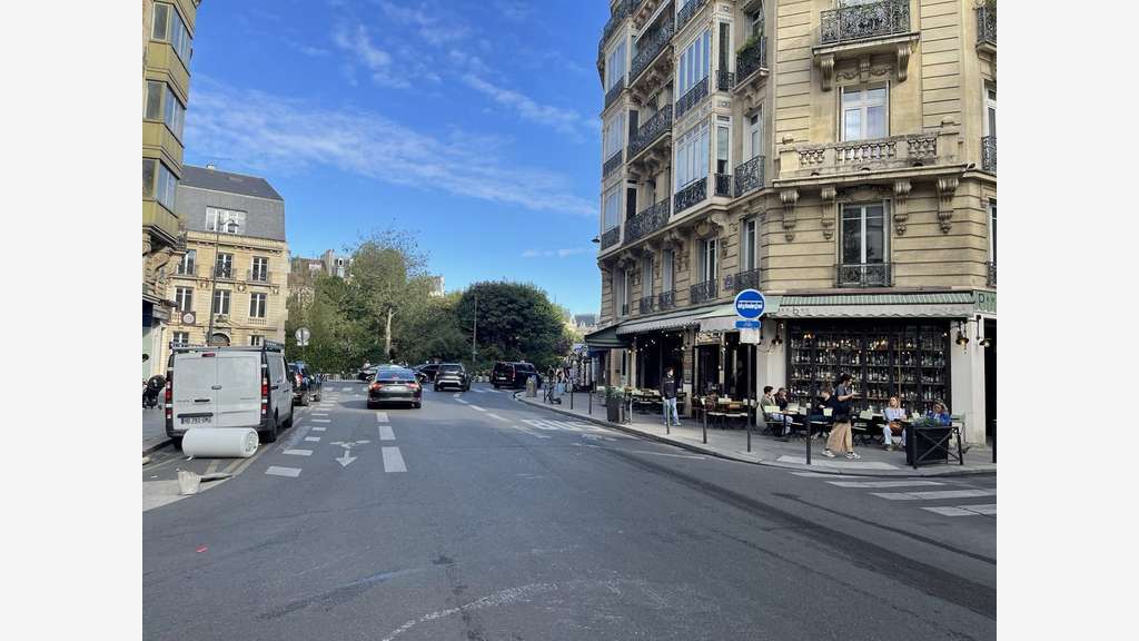 Restaurant bel emplacement, beau CA Terrasse 75005