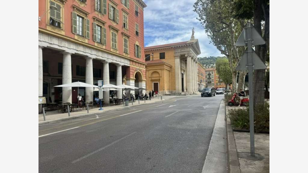 Magnifique établissement en angle Nice Bonaparte