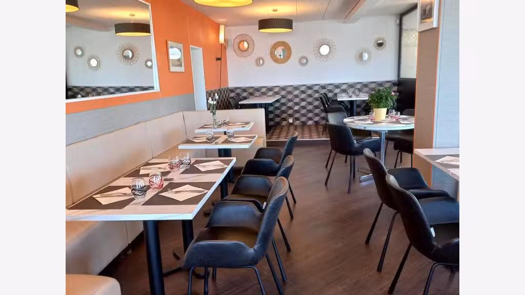 Cède beau bar brasserie avec point tabac à Quimper