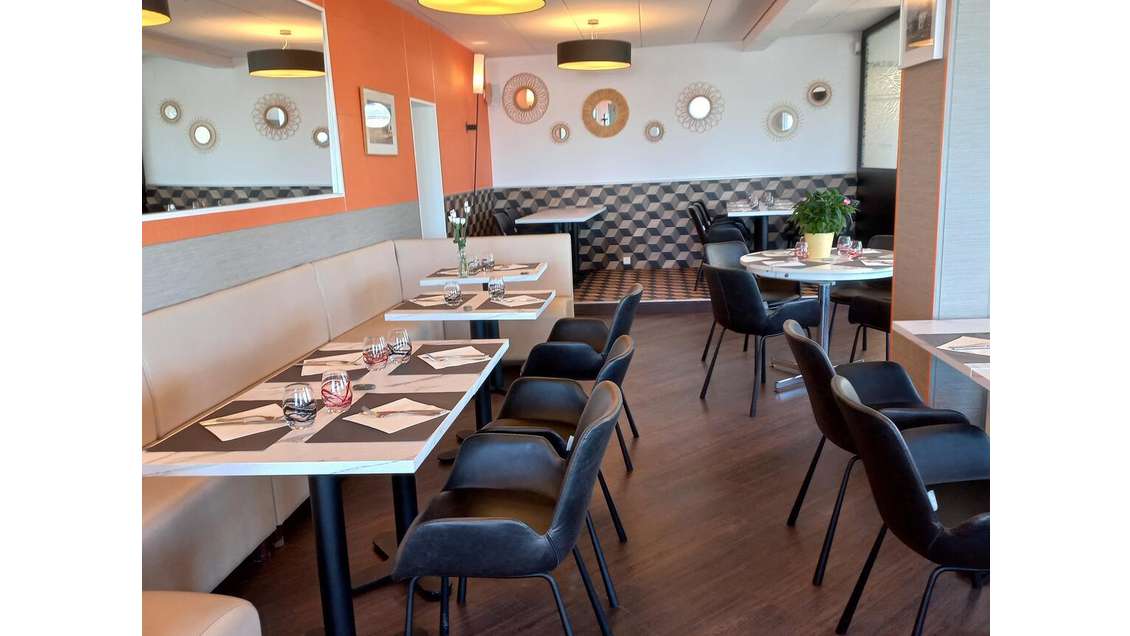 Cède beau bar brasserie avec point tabac à Quimper