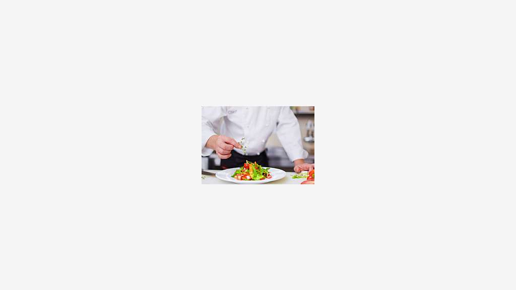 AV restaurant dans rue très recherchée de Paris