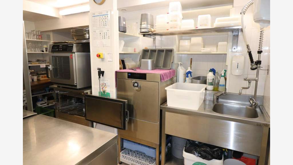 A VENDRE SUPERBE RESTAURANT AU COEUR DE ROCHEFORT