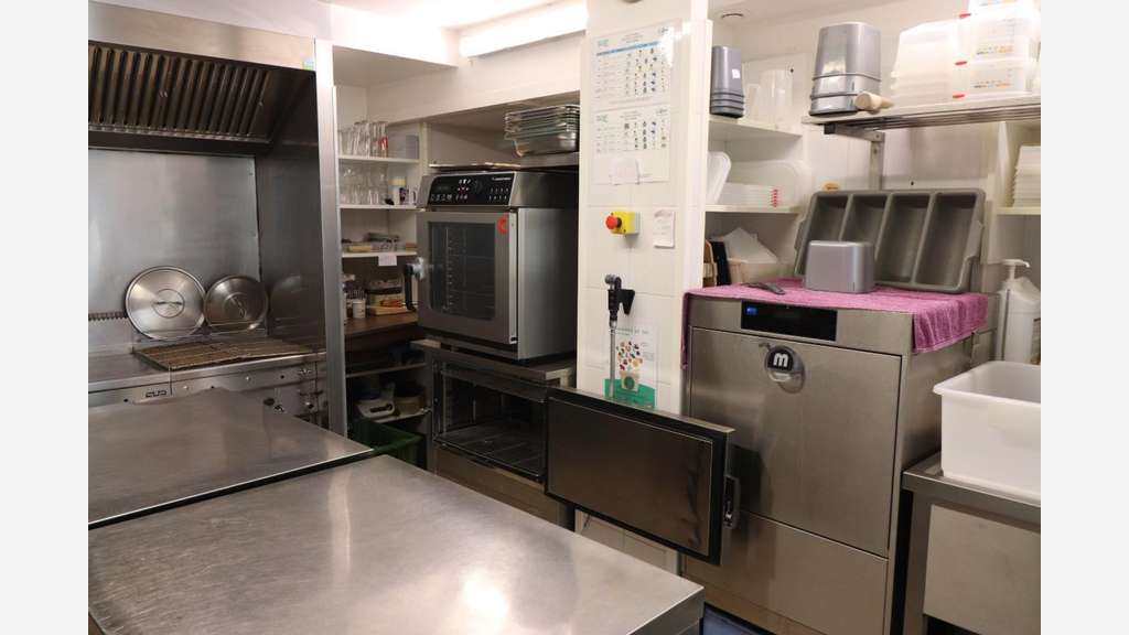 A VENDRE SUPERBE RESTAURANT AU COEUR DE ROCHEFORT