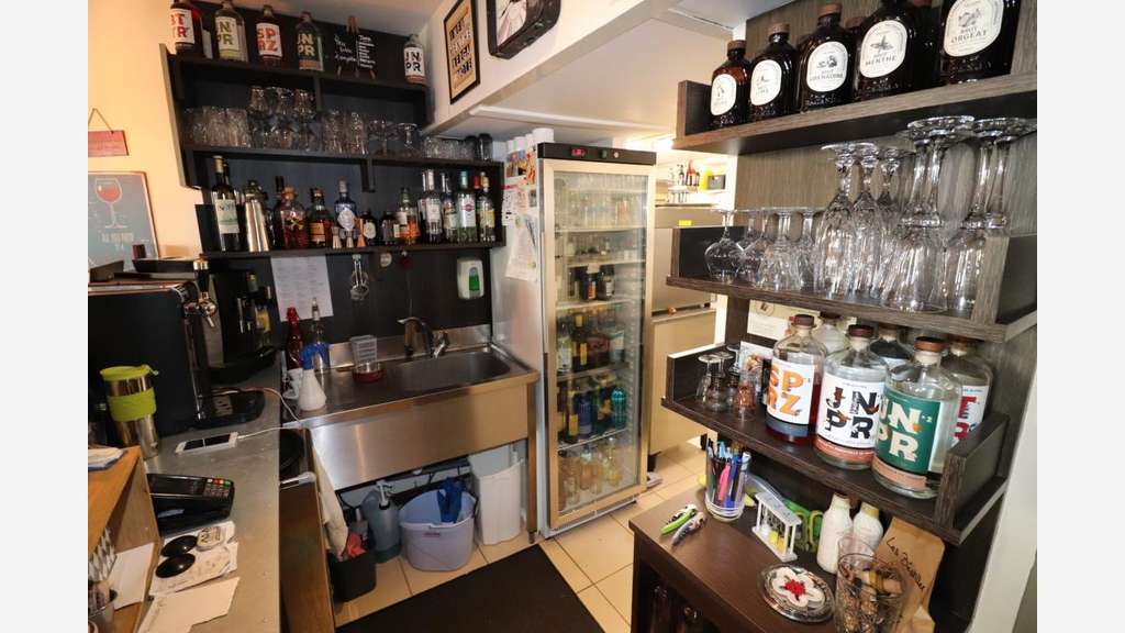 A VENDRE SUPERBE RESTAURANT AU COEUR DE ROCHEFORT