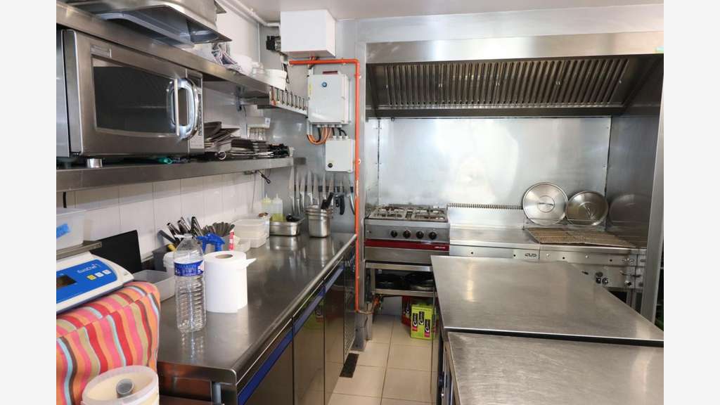 A VENDRE SUPERBE RESTAURANT AU COEUR DE ROCHEFORT