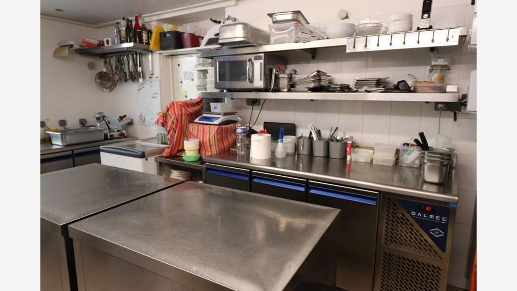 A VENDRE SUPERBE RESTAURANT AU COEUR DE ROCHEFORT