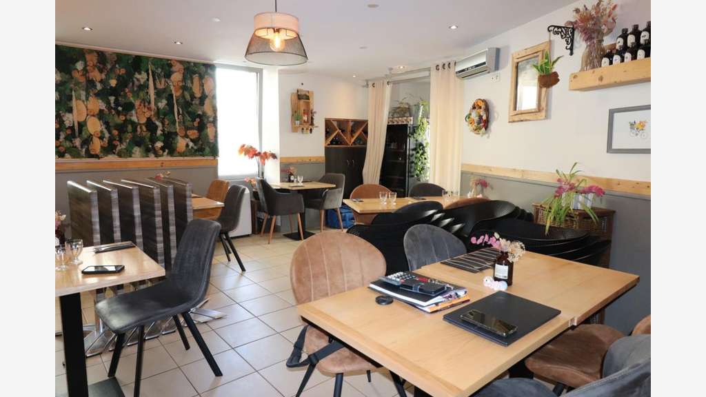 A VENDRE SUPERBE RESTAURANT AU COEUR DE ROCHEFORT