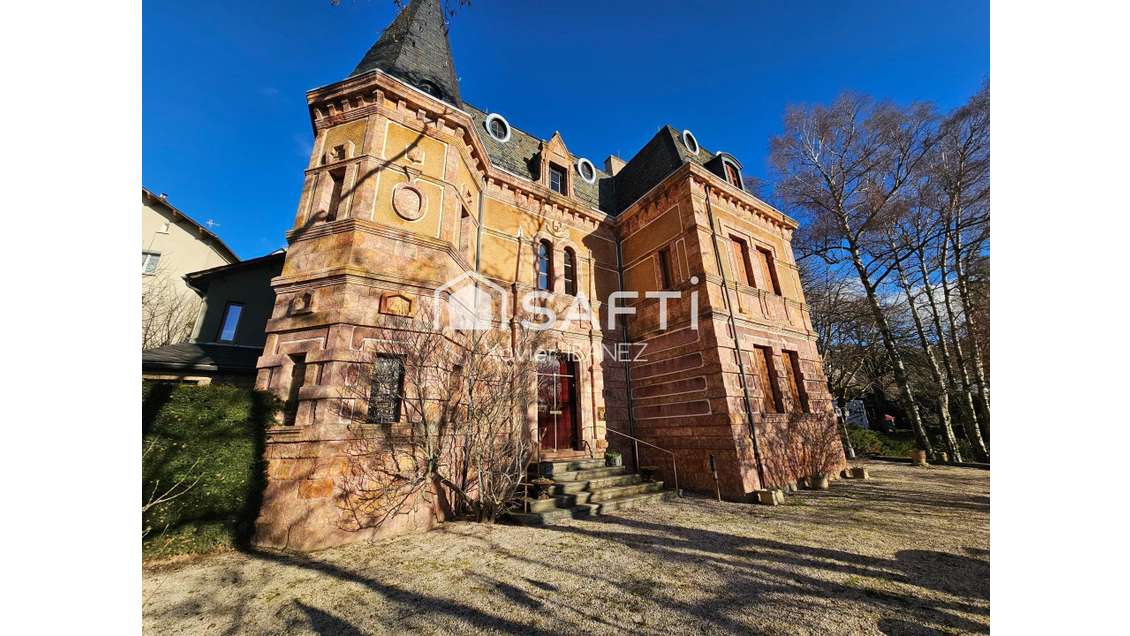 Av Château hôtel 278m² à Saint-Alban-sur-Limagnole