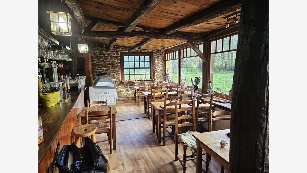 Cède restaurant gîte 100m² Saint Front sur Lemance