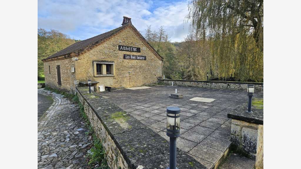 Cède restaurant gîte 100m² Saint Front sur Lemance