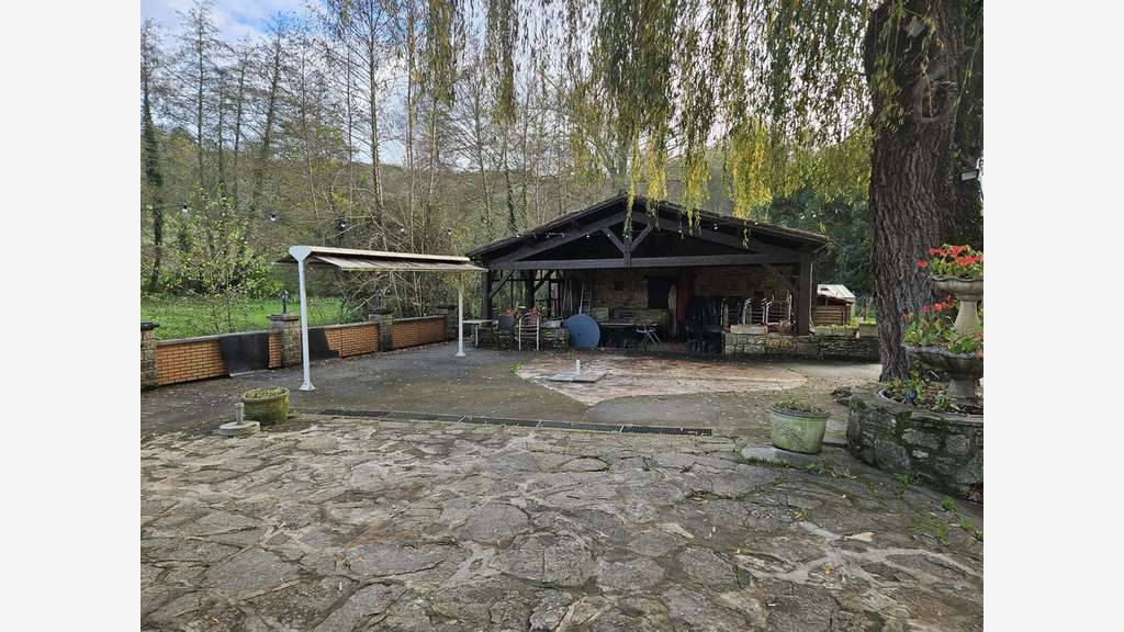 Cède restaurant gîte 100m² Saint Front sur Lemance