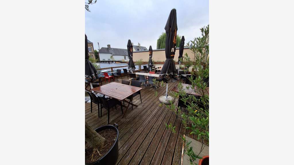 AV restaurant grill avec logement et parking St Lô