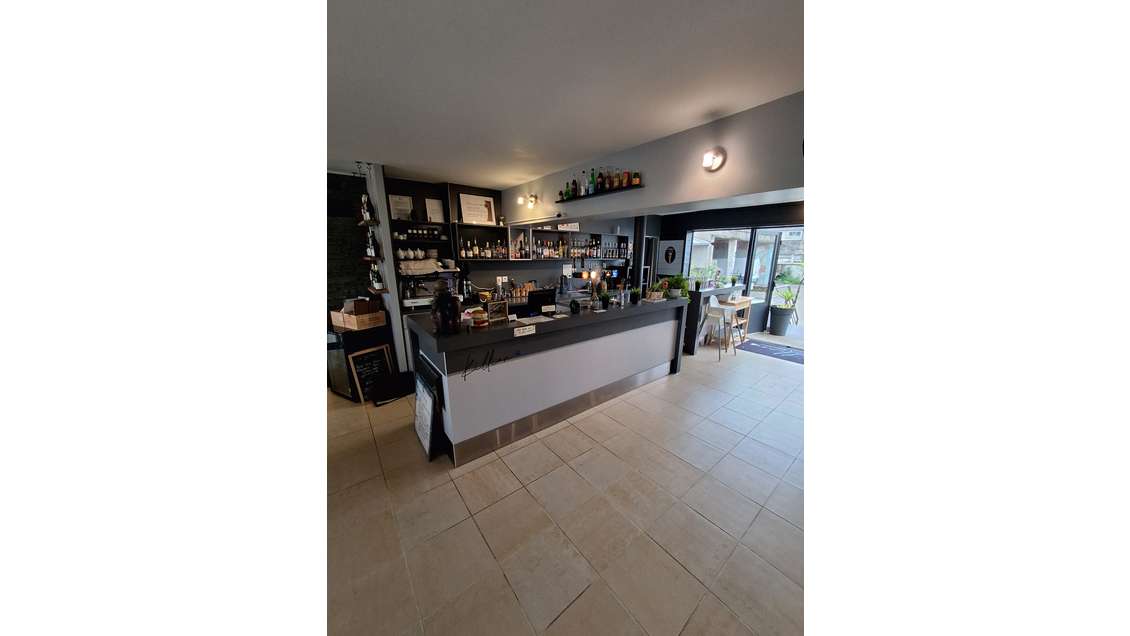 AV restaurant grill avec logement et parking St Lô