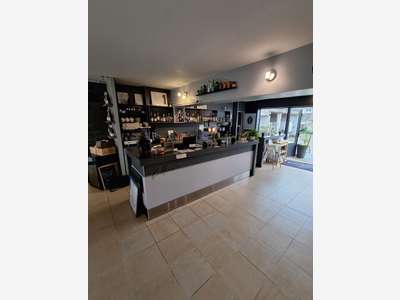 AV restaurant grill avec logement et parking St Lô