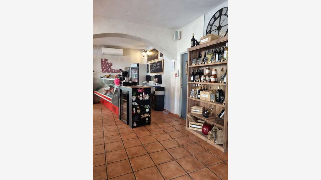 Vente murs et fonds restaurant avec terrasse 04