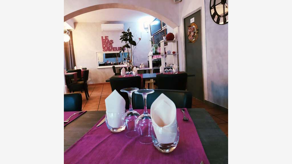 Vente murs et fonds restaurant avec terrasse 04