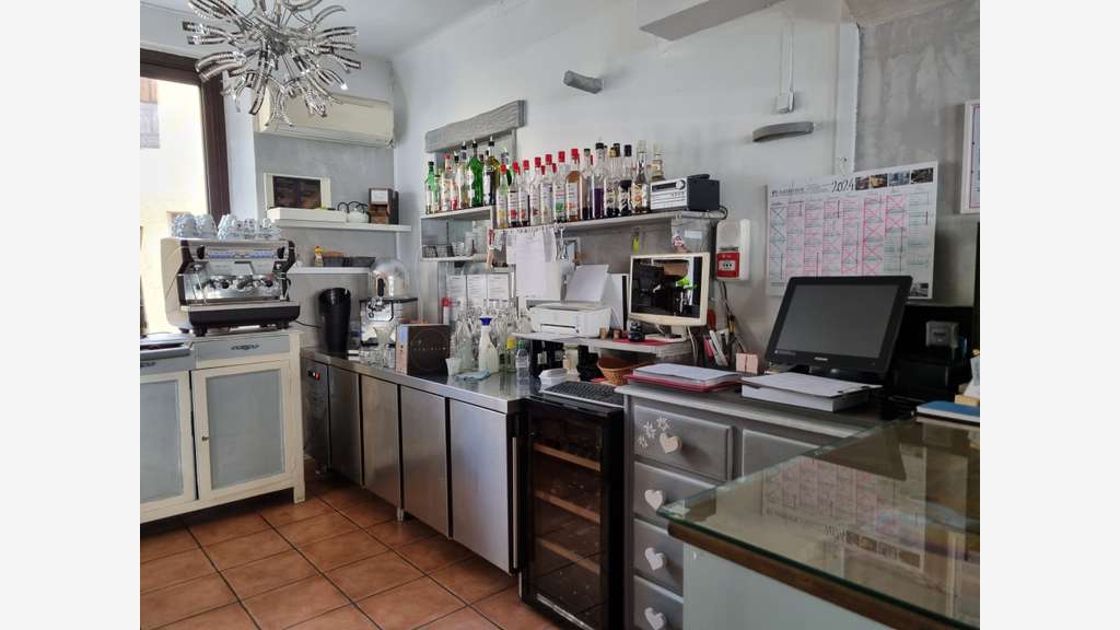 Vente murs et fonds restaurant avec terrasse 04