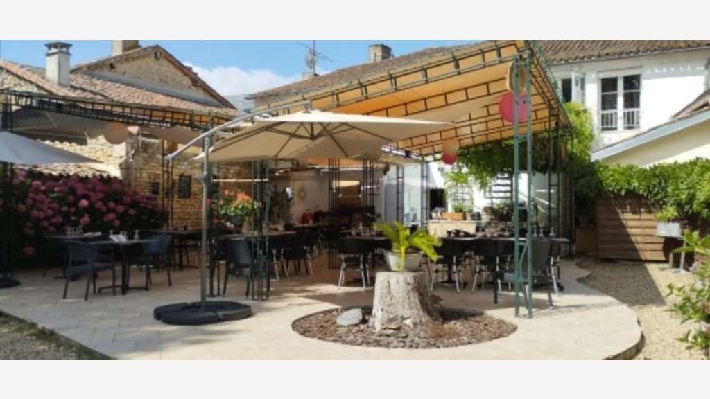 Vente bar restaurant terrasse à Sommieres Du Clain