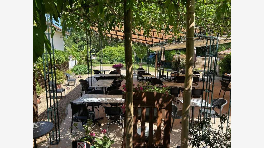 Vente bar restaurant terrasse à Sommieres Du Clain