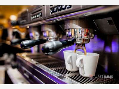 Restaurant 750 m² avec Parking & Licence 4 — CA >