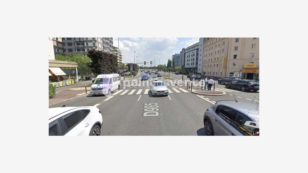 AV restaurant Suresnes 64m² emplacement dynamique