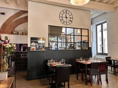 Vente restaurant dans rue très commerçante d'Agen