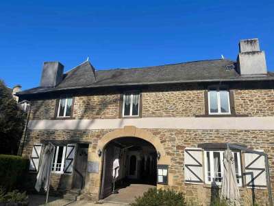 AV restaurant ancien relais de diligence à Uzerche