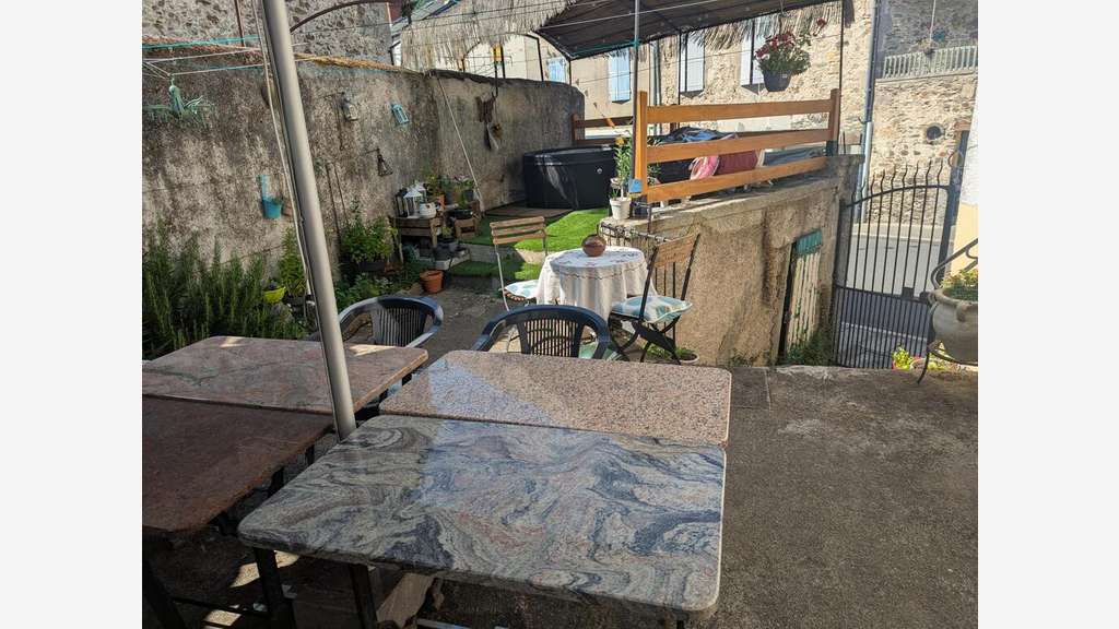 Vente bar restaurant et maison 232m² dans le Tarn