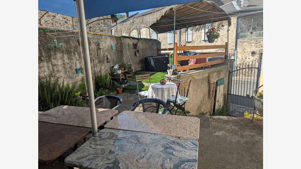 Vente bar restaurant et maison 232m² dans le Tarn