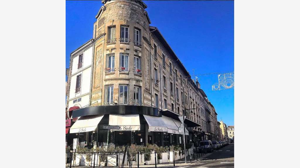 BAR-RESTAURANT AVEC LICENCE IV ET DEUX TERRASSES