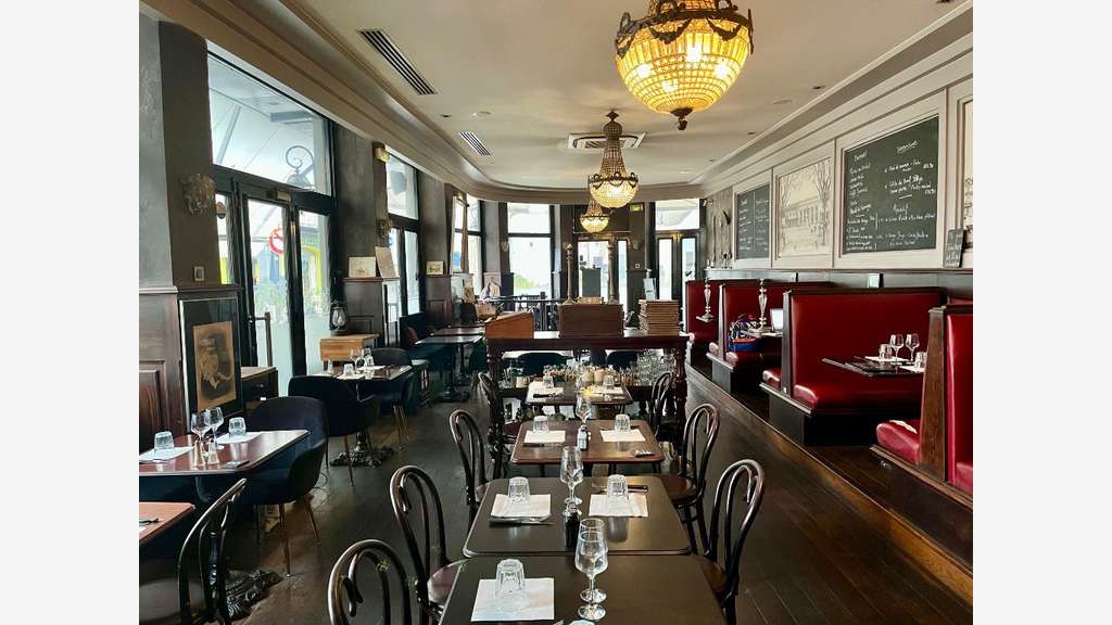 BAR-RESTAURANT AVEC LICENCE IV ET DEUX TERRASSES