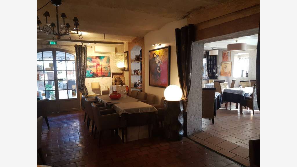 Restaurant à vendre en angle de rue à Vallauris