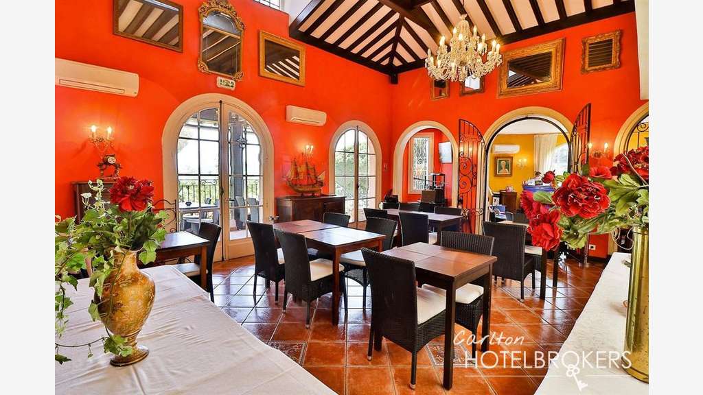 Vente hôtel à pied de la plage Golfe de St-Tropez