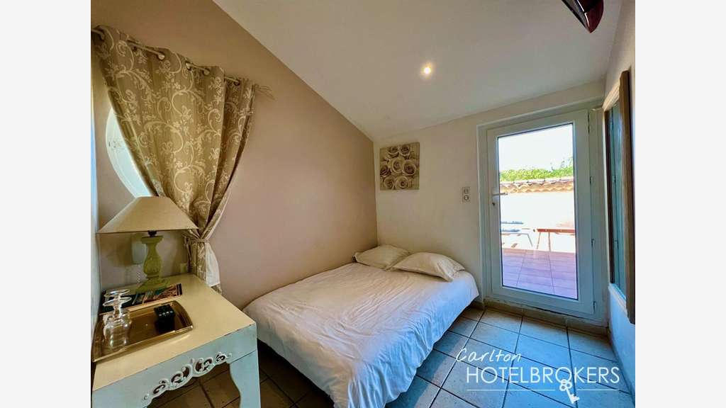 Vente hôtel à pied de la plage Golfe de St-Tropez