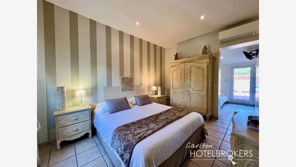 Vente hôtel à pied de la plage Golfe de St-Tropez