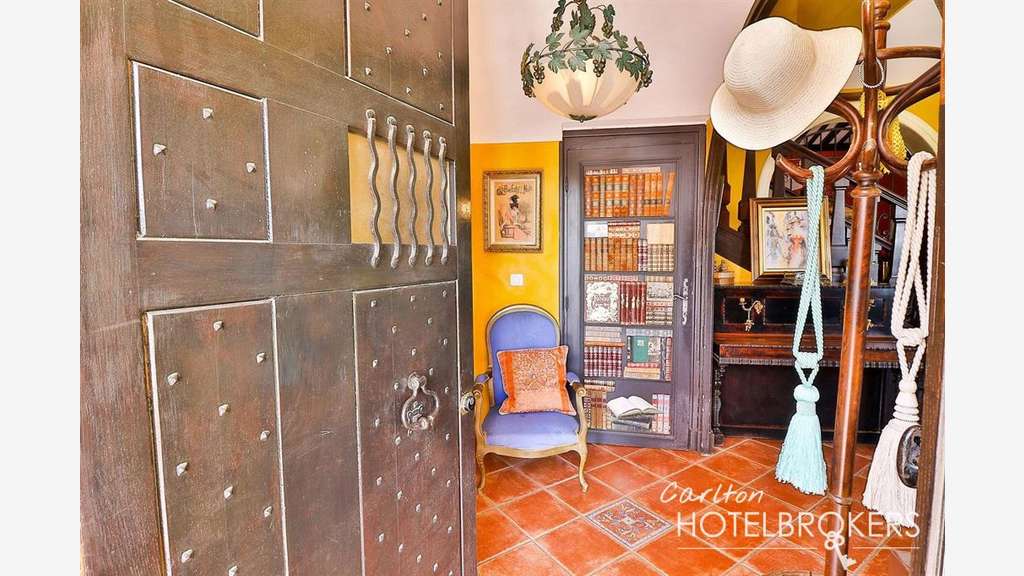 Vente hôtel à pied de la plage Golfe de St-Tropez