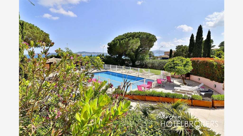 Vente hôtel à pied de la plage Golfe de St-Tropez