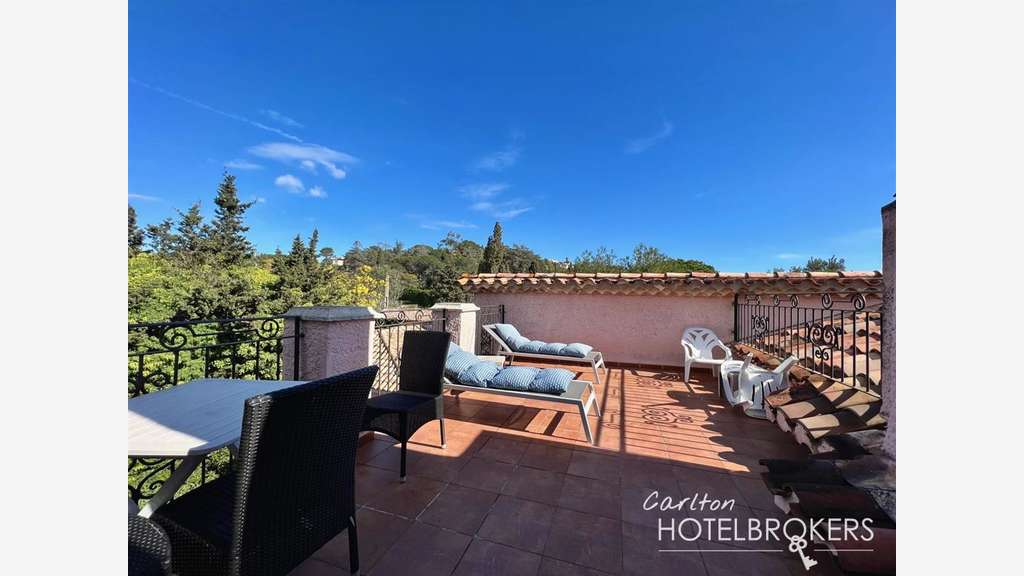 Vente hôtel à pied de la plage Golfe de St-Tropez
