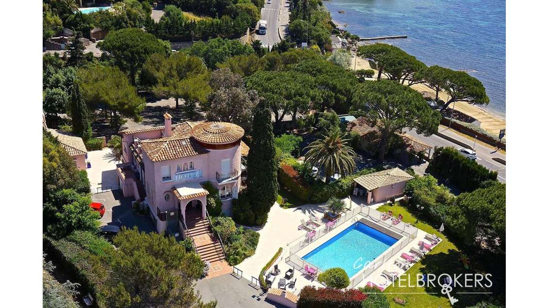 Vente hôtel à pied de la plage Golfe de St-Tropez