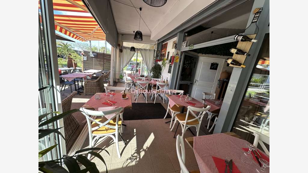 AV très beau restaurant rond point du Bagnas